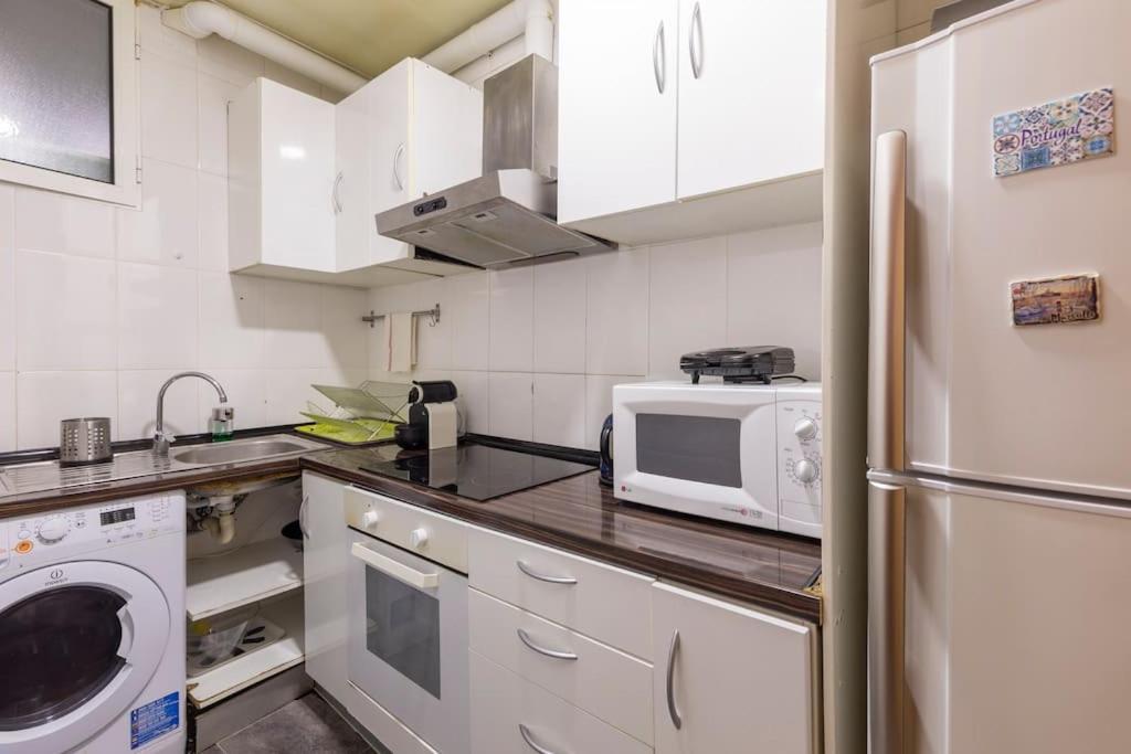 Subway Station Apartment Near Camp Nou L'Hospitalet de Llobregat Exterior photo