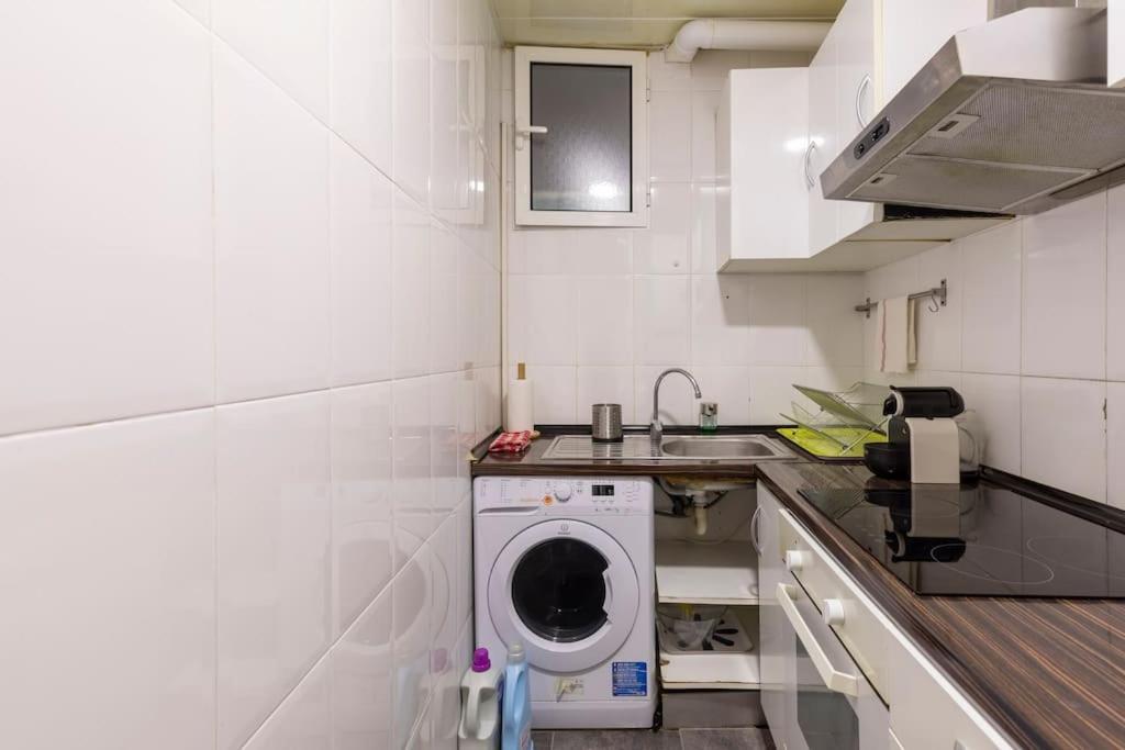 Subway Station Apartment Near Camp Nou L'Hospitalet de Llobregat Exterior photo